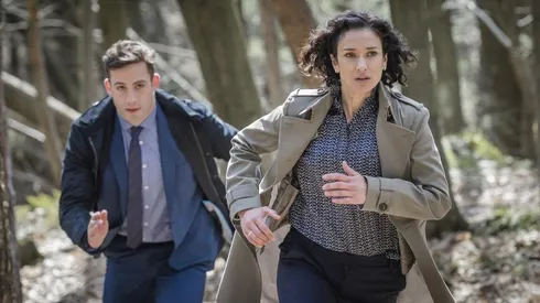 Indira Varma protagonizó otra serie de misterio en la plataforma de streaming.