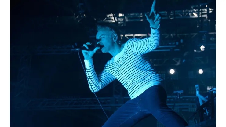 Karl Hyde en el escenario