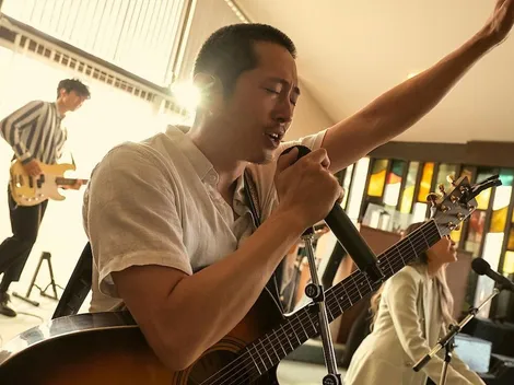 Netflix: ¿Steven Yeun canta realmente en Bronca?