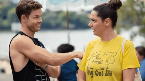 La serie está protagonizada por Celeste Barber