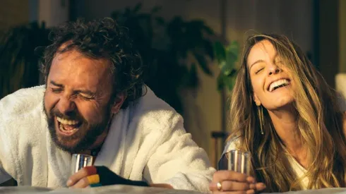 Laura Acuña y John Álex Toro protagonizan El último hombre sobre la Tierra.