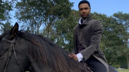 Regé-Jean Page en Bridgerton