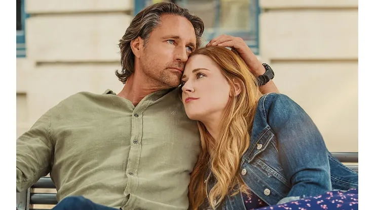 Alexandra Breckenridge y Martin Henderson protagonizan Virgin River.
