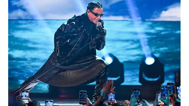 Elvis Crespo sorprendió a sus fans con un cambio de look