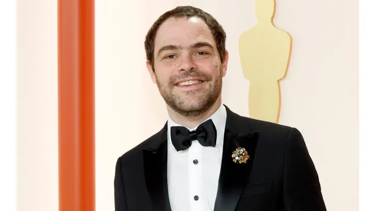 El sorprendente cambio físico de Peter Lanzani desde su infancia hasta los Premios Oscar 2023.