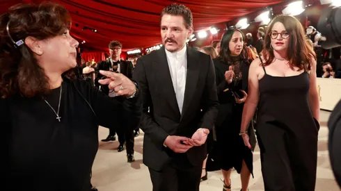 El actor chileno vivió un momento incómodo durante su paso por la alfombra champagne