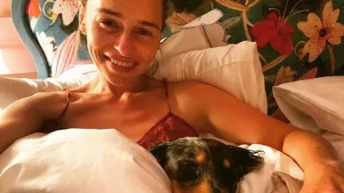 La actriz Emilia Clarke fue criticada por una foto donde luce sin maquillaje