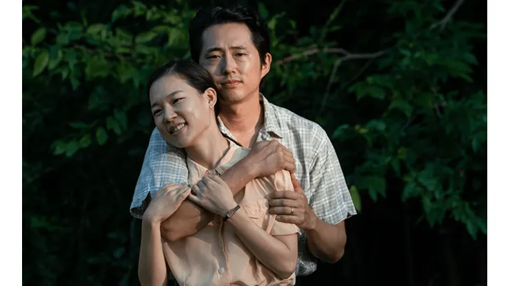 Steven Yeun es conocido por sus papeles en Minari (imagne) y The Walking Dead.