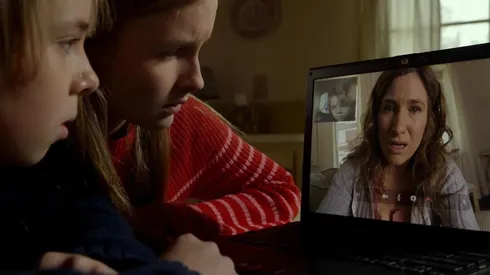 Los Huéspedes, la película de M. Night Shyamalan estrenada en 2015.