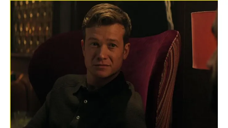 El personaje de Rhys Montrose es interpretado por el actor Ed Speleers