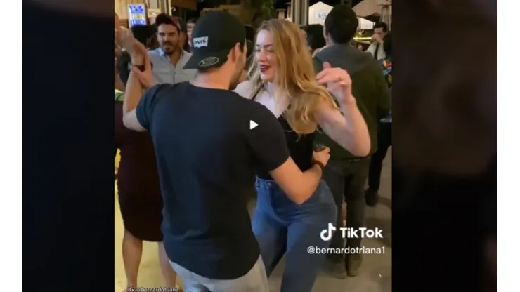 Esto es lo que sabemos del hombre que bailó con Amber Heard una canción de Selena Quintanilla