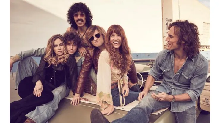 Riley Keough, Sam Claflin y Camila Morrone protagonizan Daisy Jones and The Six.