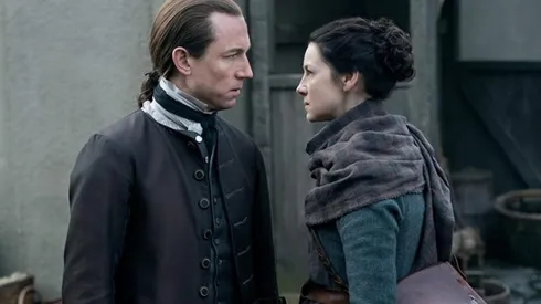 Tobías Menzies y Caitriona Balfe en Outlander
