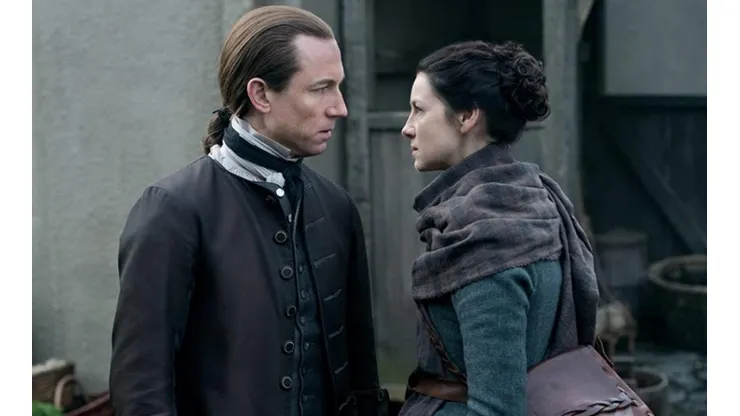 Tobías Menzies y Caitriona Balfe en Outlander