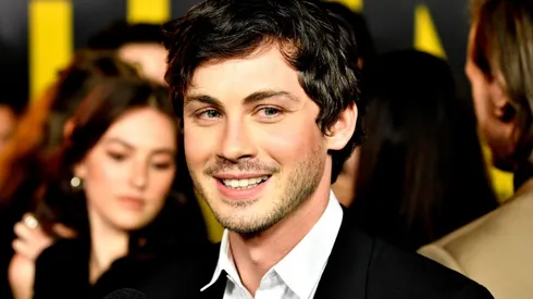 Logan Lerman presenta la segunda temporada de Hunters en Prime Video.