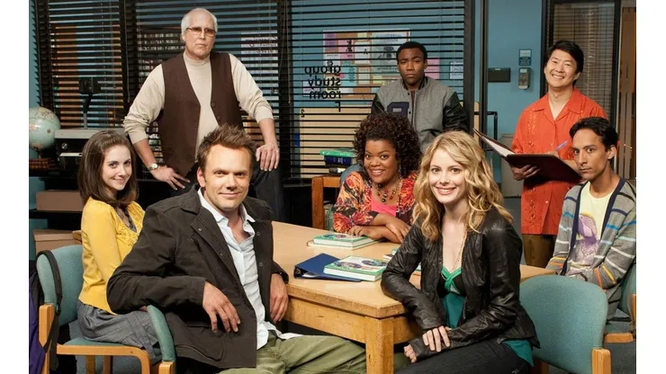 Joel McHale confirma nuevos detalles de la película de Community.