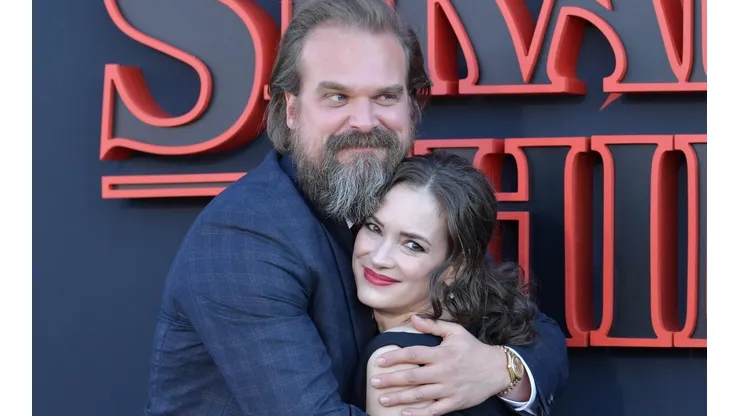 David Harbour y Winona Ryder tienen un acuerdo millonario con Netflix.