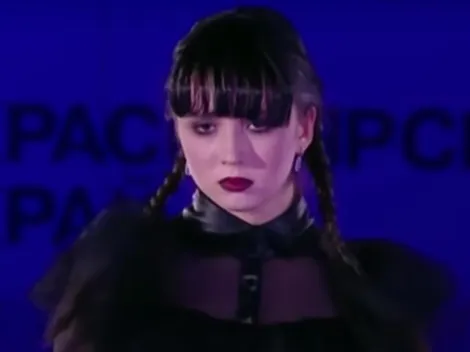 Patinadora imitó el baile viral de Merlina y se volvió tendencia