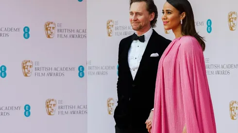 Tom Hiddleston y Zawe Ashton en los BAFTA 2022.