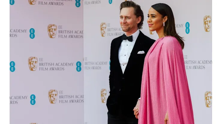 Tom Hiddleston y Zawe Ashton en los BAFTA 2022.
