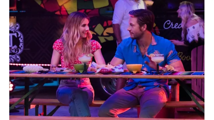 Emma Roberts y Luke Bracey