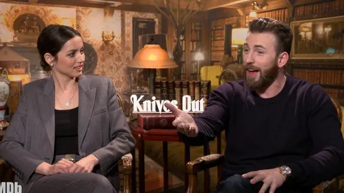 Ana de Armas y Chris Evans.