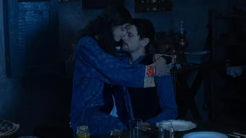 Emma Corrin y Jack O'Connell