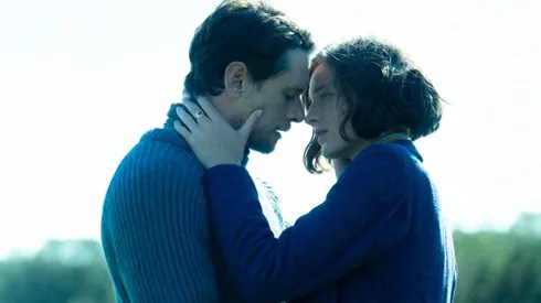 Emma Corrin y Jack O'Connell