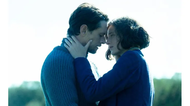 Emma Corrin y Jack O'Connell