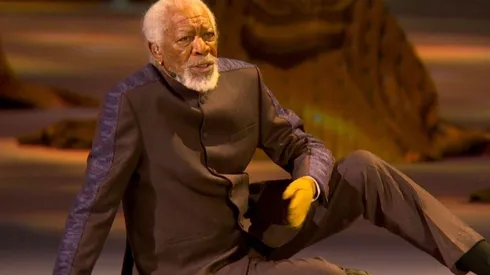Morgan Freeman en la ceremonia inaugural del Mundial Qatar 2022: ¿Por qué lleva un guante en su mano izquierda?