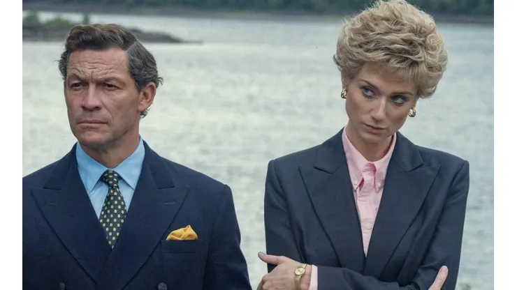 El príncipe Carlos y Lady Di, personajes claves de The Crown.