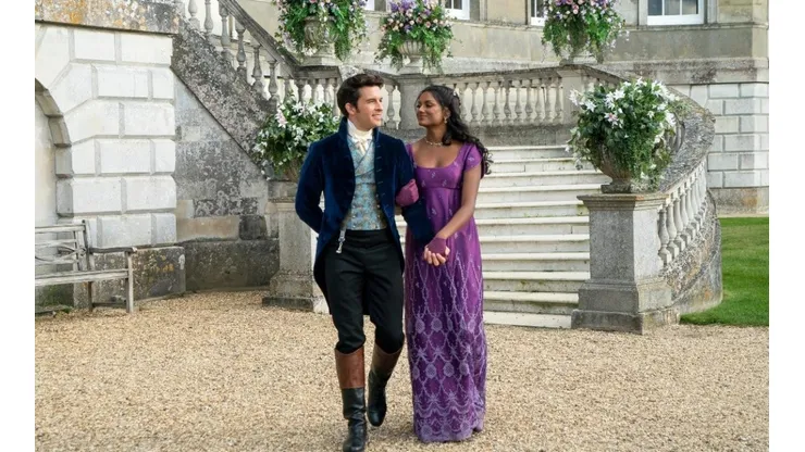 Jonathan Bailey y Simone Ashley