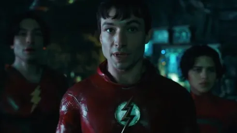 Ezra Miller como Flash
