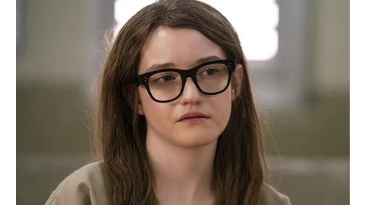 Julia Garner en Inventando a Anna