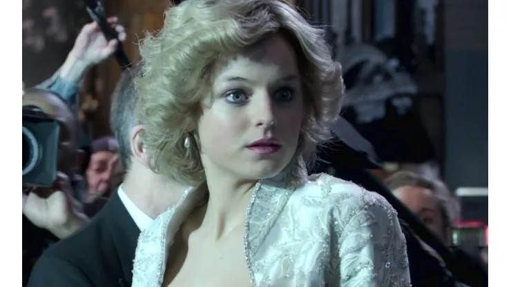 Emma Corrin como Lady Di