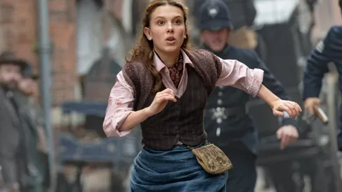 Millie Bobby Brown como Enola Holmes