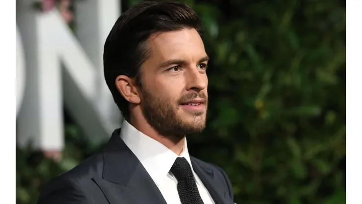 Jonathan Bailey tiene un nuevo proyecto que lo aleja de Netflix.