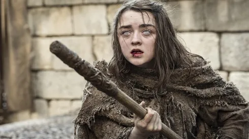 Maisie Williams como Arya Stark.