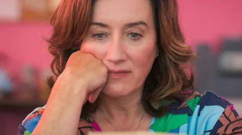 Está protagonizada por Maria Doyle Kennedy, conocida por Orphan Black.