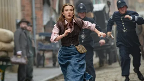 Enola Holmes 2: fecha de estreno oficial en Netflix y nuevas fotos de Millie Bobby Brown.