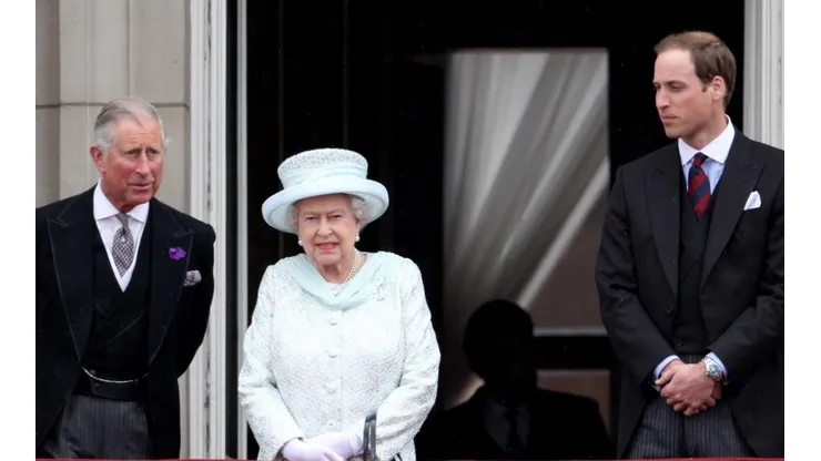 Carlos de Gales, Isabel II y William