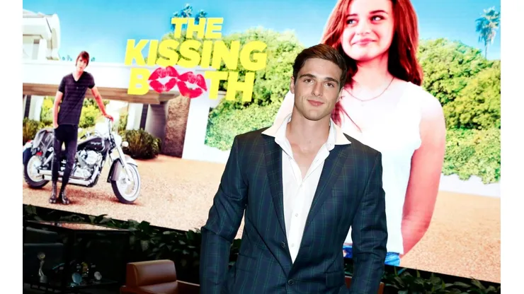 Jacob Elordi interpreta a Noah Flynn en The Kissing Booth de Netflix.