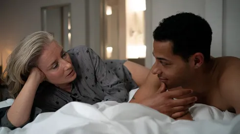 Emma Thompson y Daryl McCormack.