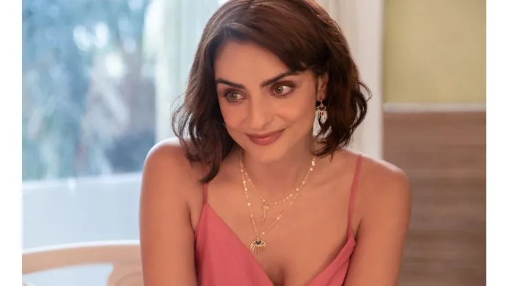 Aislinn Derbez y Renata Notni protagonizan ¿Qué culpa tiene el karma?