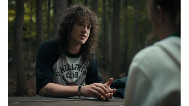 Joseph Quinn como Eddie Munson.