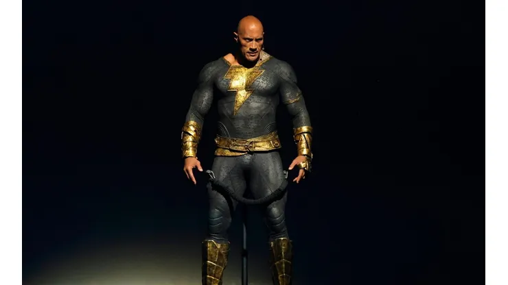 Así apareció Dwayne Johnson a presentar el trailer de Black Adam.