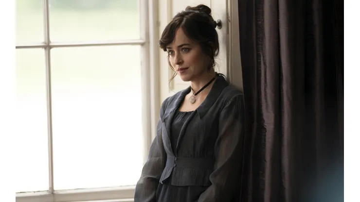 Dakota Johnson protagoniza Persuasión en Netflix.