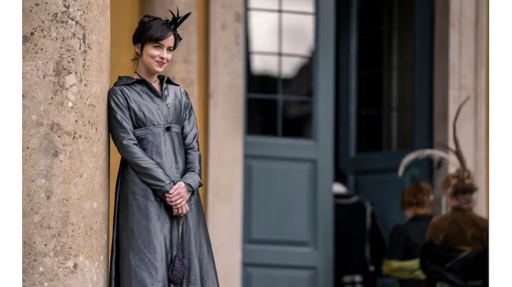 Dakota Johnson como Anne Elliot
