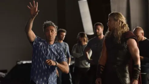 Taika Waititi y Chris Hemsworth