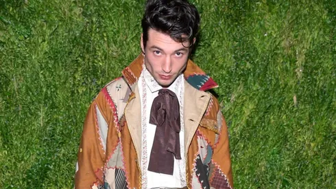 Nueva acusación contra Ezra Miller, mientras la mujer del video del primer escándalo rompe el silencio.